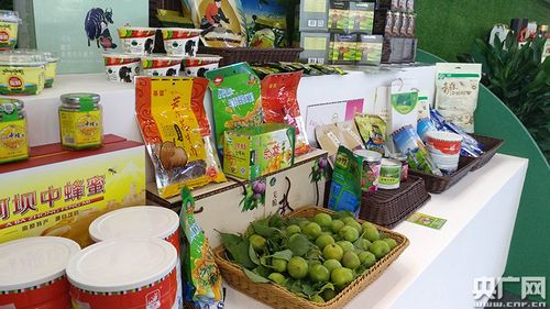 四川举办贫困地区品牌农产品展示 市州长上阵推介